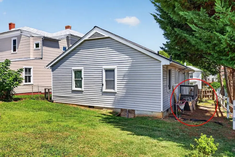 14 Peabody St E, Staunton, VA 24401 - #2