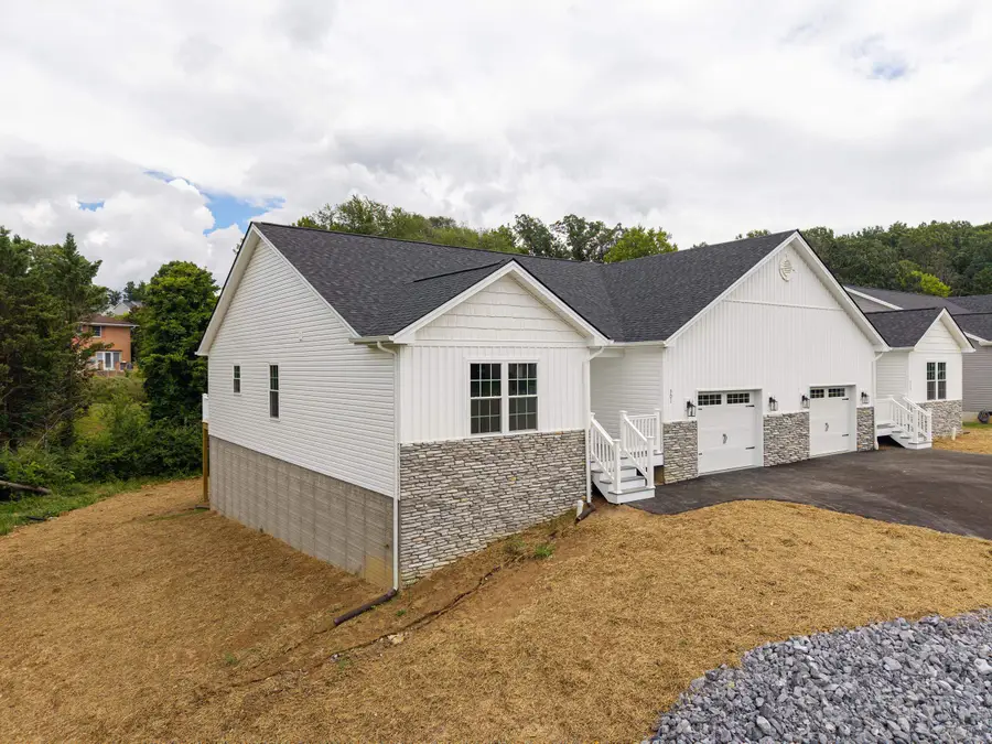 301 Willow Oaks Dr, Elkton, VA 22827 - #2