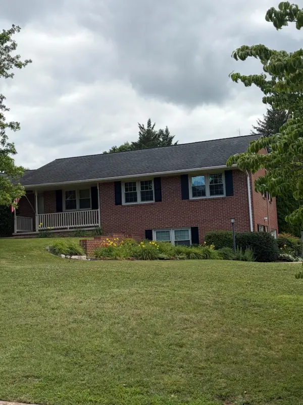 1411 Sunset Ln, Waynesboro, VA 22980