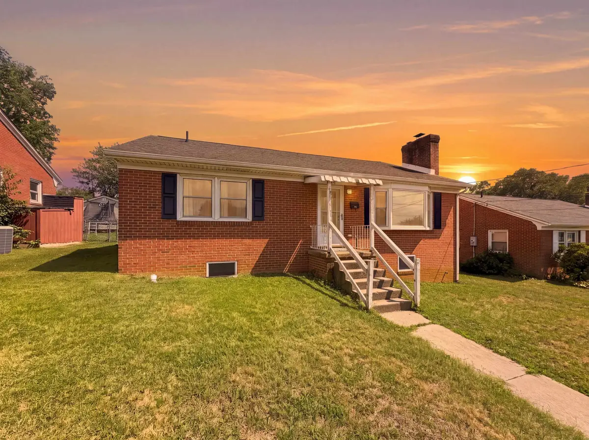 708 Florence Ave, Waynesboro, VA 22980 - #1