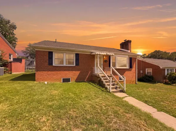 708 Florence Ave, Waynesboro, VA 22980