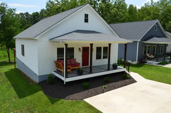 924 Gordon St, Staunton, VA 24401