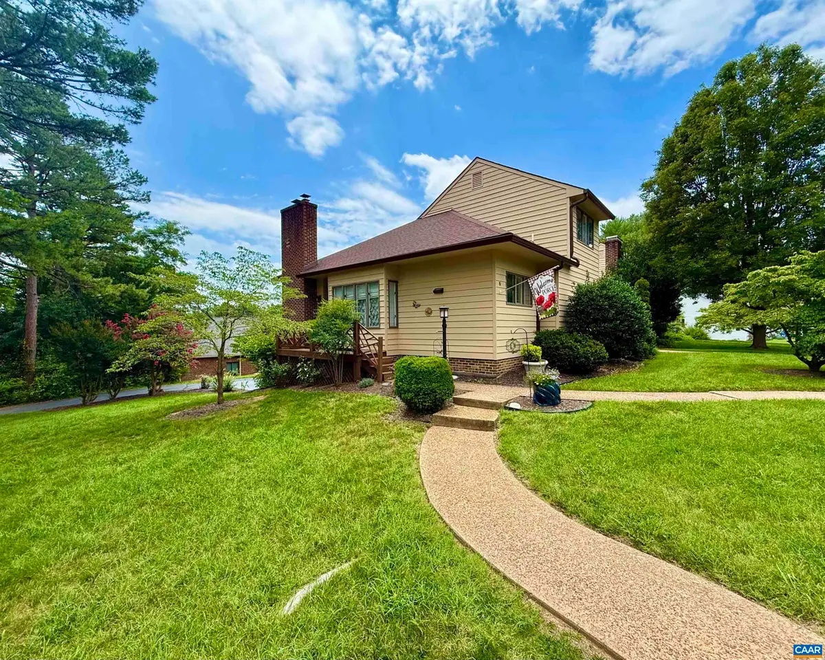 8 Shannon Pl, Staunton, VA 24401 - #1