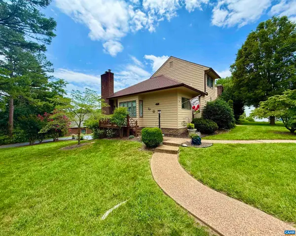 8 Shannon Pl, Staunton, VA 24401