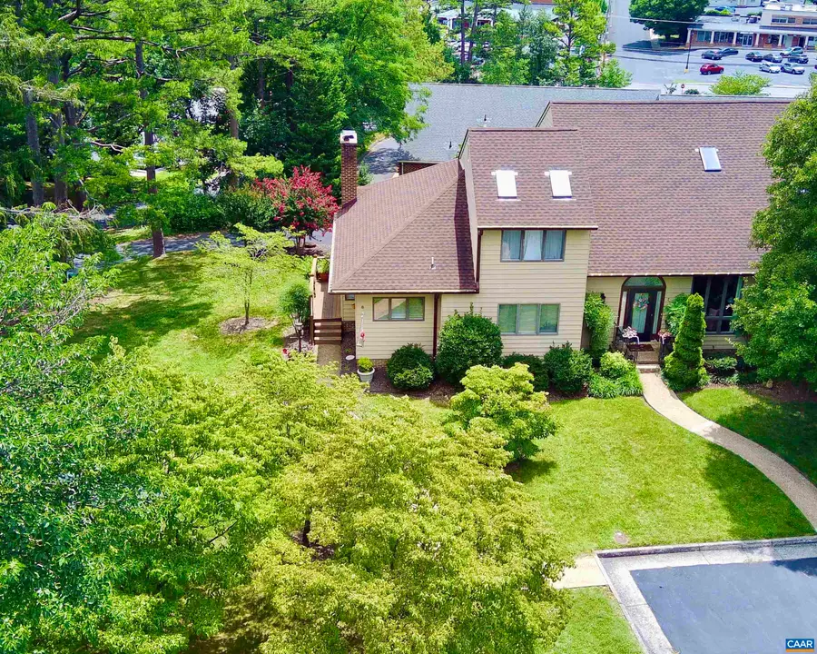 8 Shannon Pl, Staunton, VA 24401 - #2