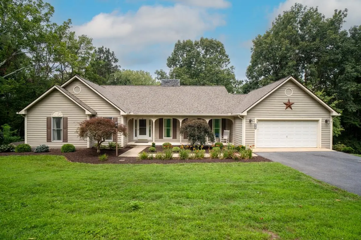 41 Ridgetop Dr, Weyers Cave, VA 24486 - #1