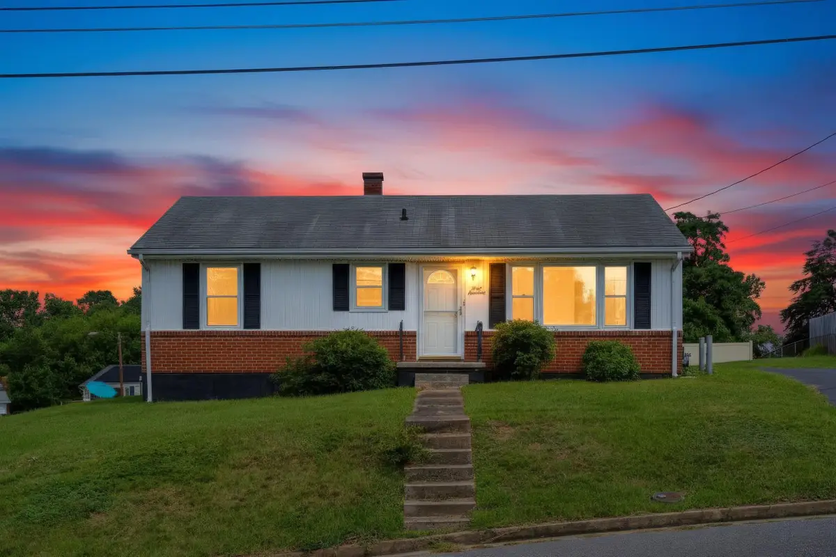 315 Sharon Ln, Staunton, VA 24401 - #1