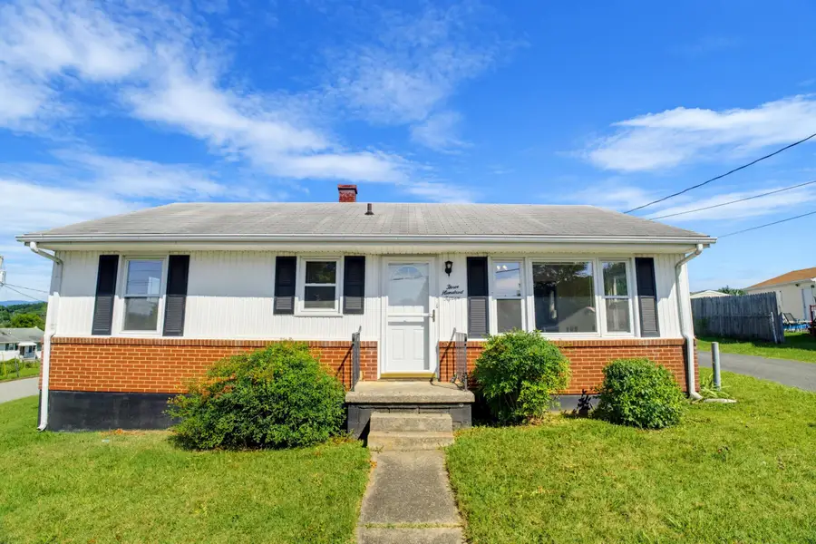 315 Sharon Ln, Staunton, VA 24401 - #3