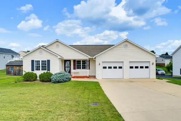 18 Danforth Dr, Weyers Cave, VA 24486