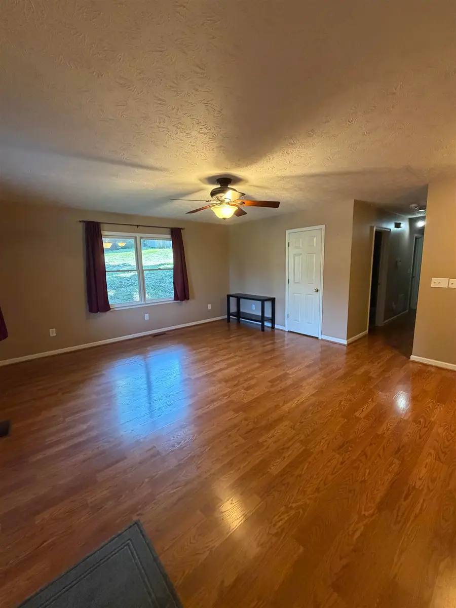 1112 Reservoir St, Waynesboro, VA 22980 - #3