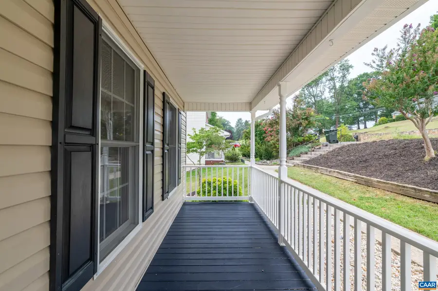 631 Essex Dr, Staunton, VA 24401 - #3