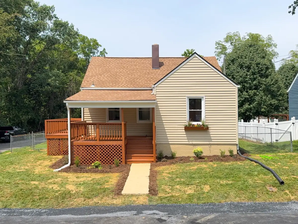 901 Forest Ave N, Waynesboro, VA 22980 - #1