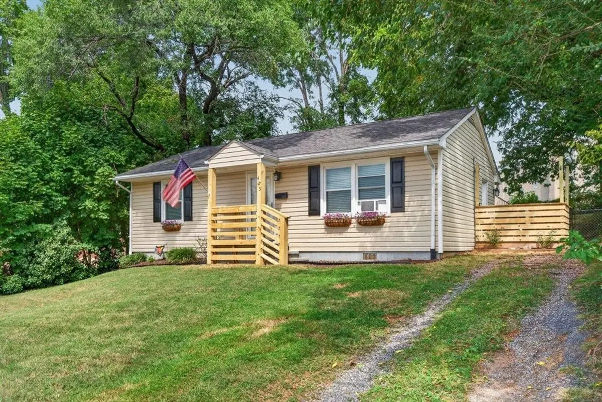 423 Market St N, Staunton, VA 24401 - #1
