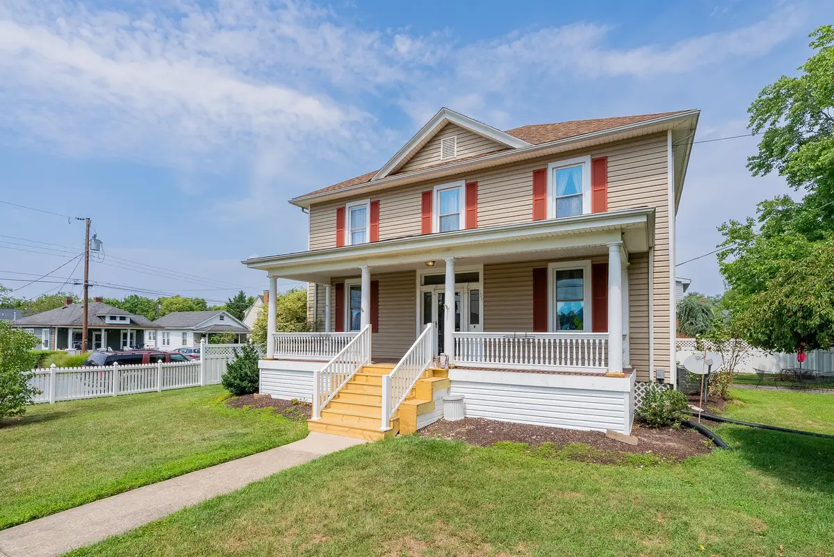 409 8th St, Waynesboro, VA 22980 - #1