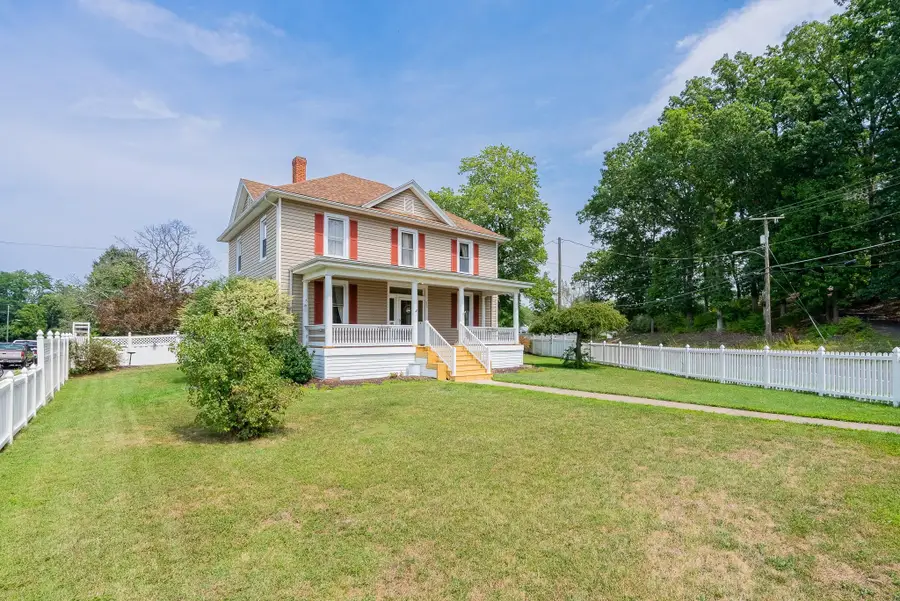 409 8th St, Waynesboro, VA 22980 - #2