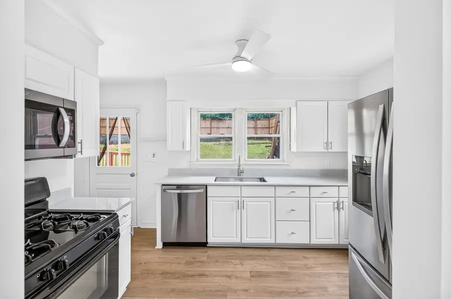 727 Cherry Hill Dr, Staunton, VA 24401 - #3