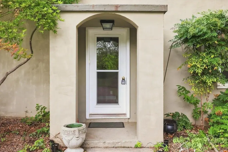 1644 Buick St, Staunton, VA 24401 - #3