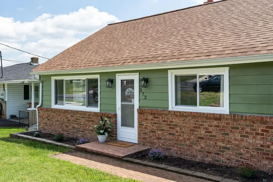 372 Frontier Dr, Staunton, VA 24401 - #3