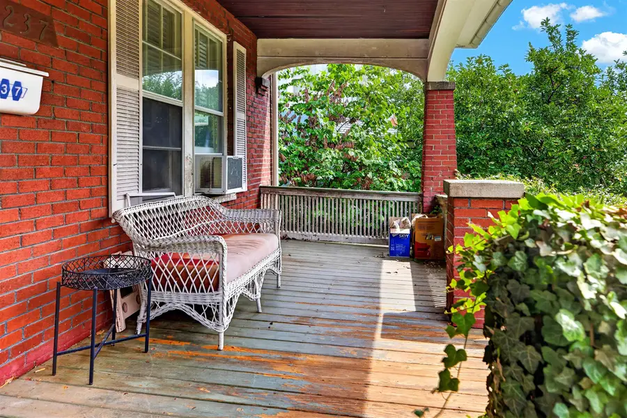 237 Sycamore St, Staunton, VA 24401 - #2