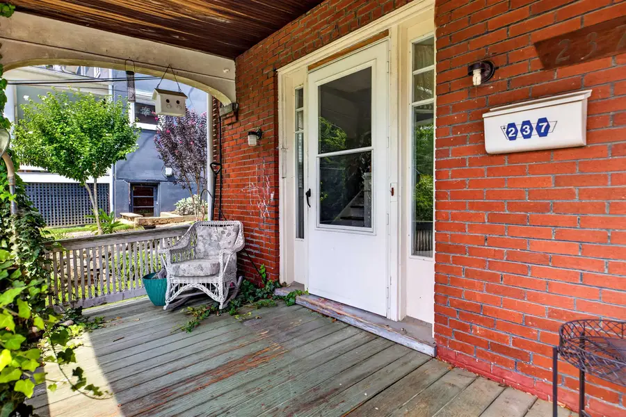 237 Sycamore St, Staunton, VA 24401 - #3