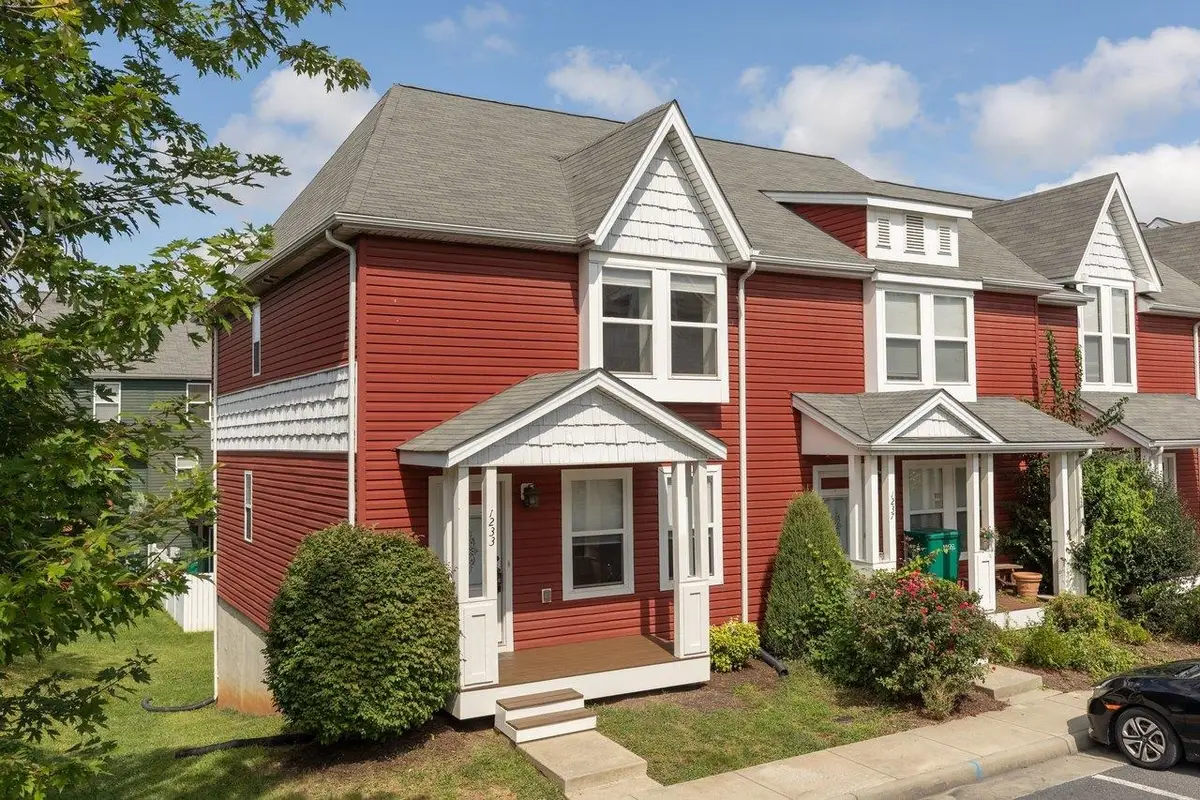 1233 Frost Pl, Harrisonburg, VA 22802 - #1