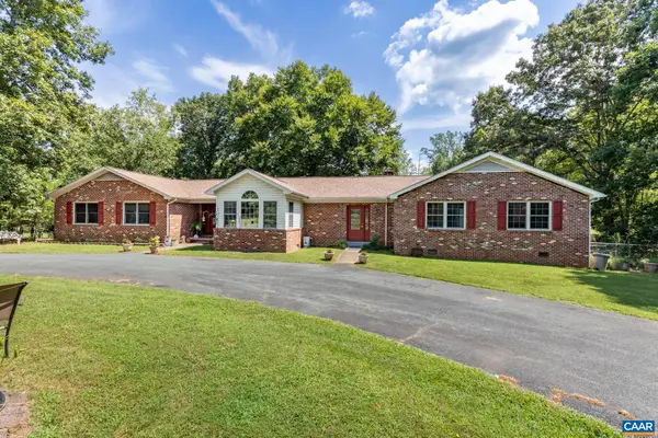725 Mechunk Creek Dr, Troy, VA 22974