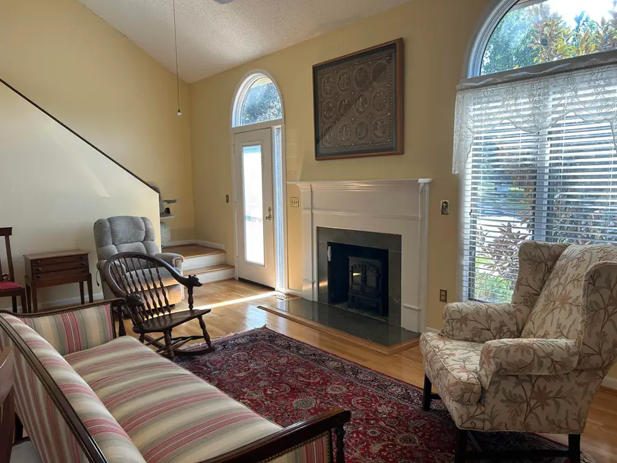 24 Shannon Pl, Staunton, VA 24401 - #3