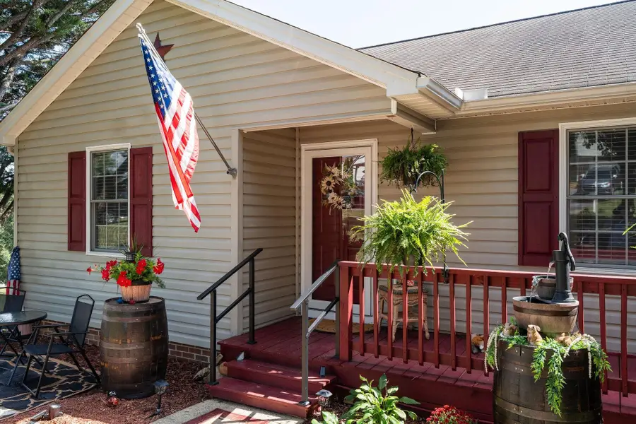 521 Marian Pl, Staunton, VA 24401 - #2