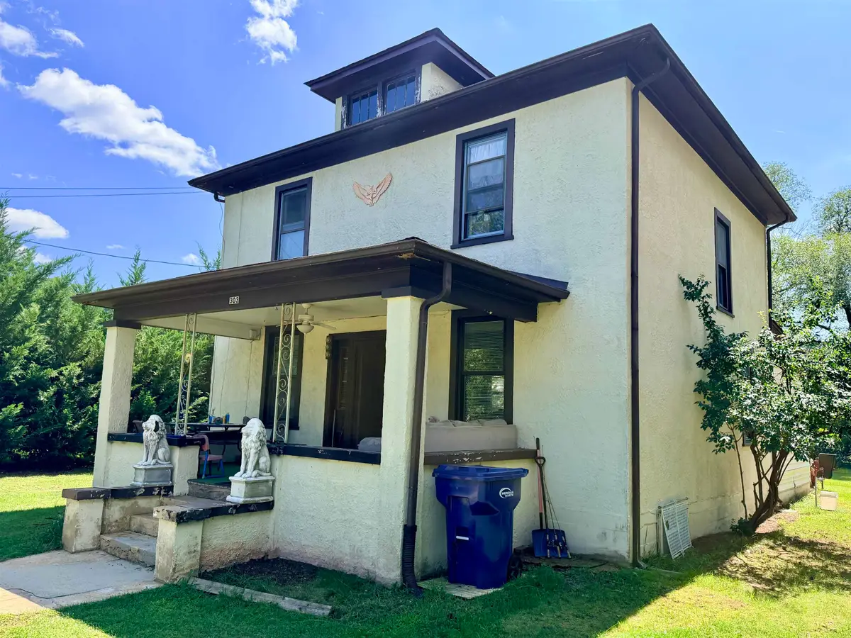 303 4th St, Grottoes, VA 24441 - #1