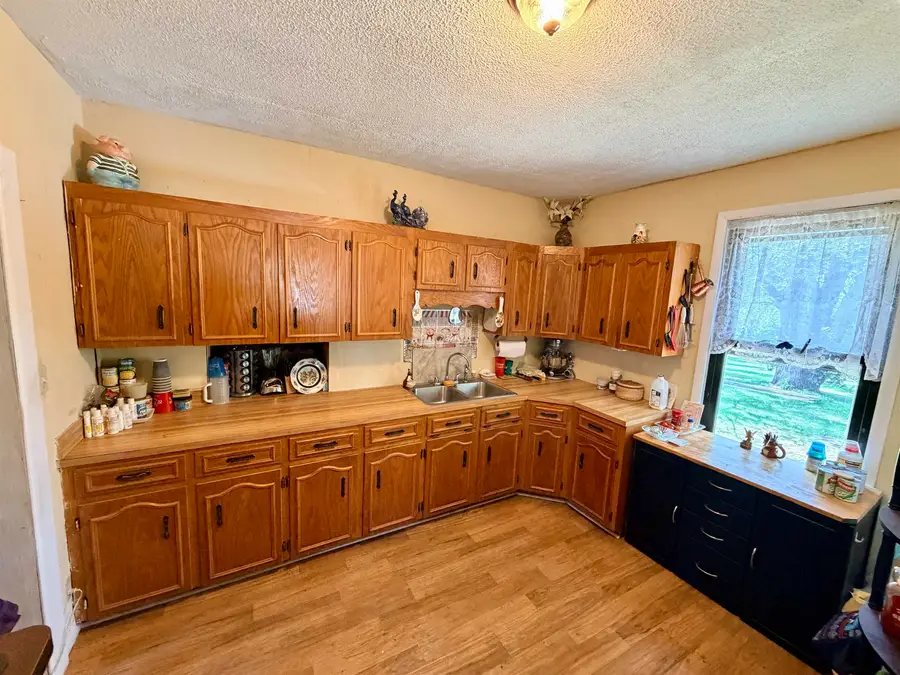 303 4th St, Grottoes, VA 24441 - #3