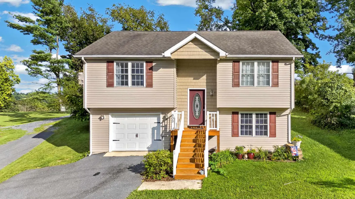 603 A St, Staunton, VA 24401 - #1