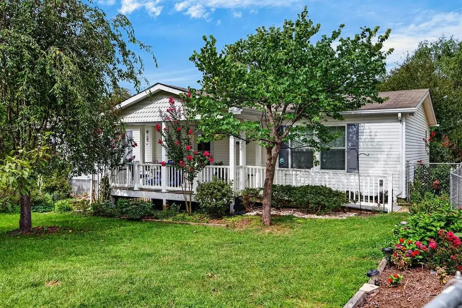 52 Cloverdale Ln, Stuarts Draft, VA 24477 - #2