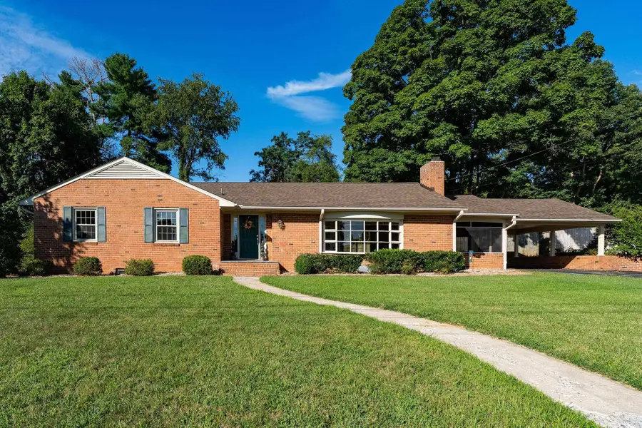 308 Rainbow Dr, Staunton, VA 24401 - #2