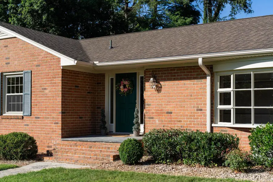 308 Rainbow Dr, Staunton, VA 24401 - #3