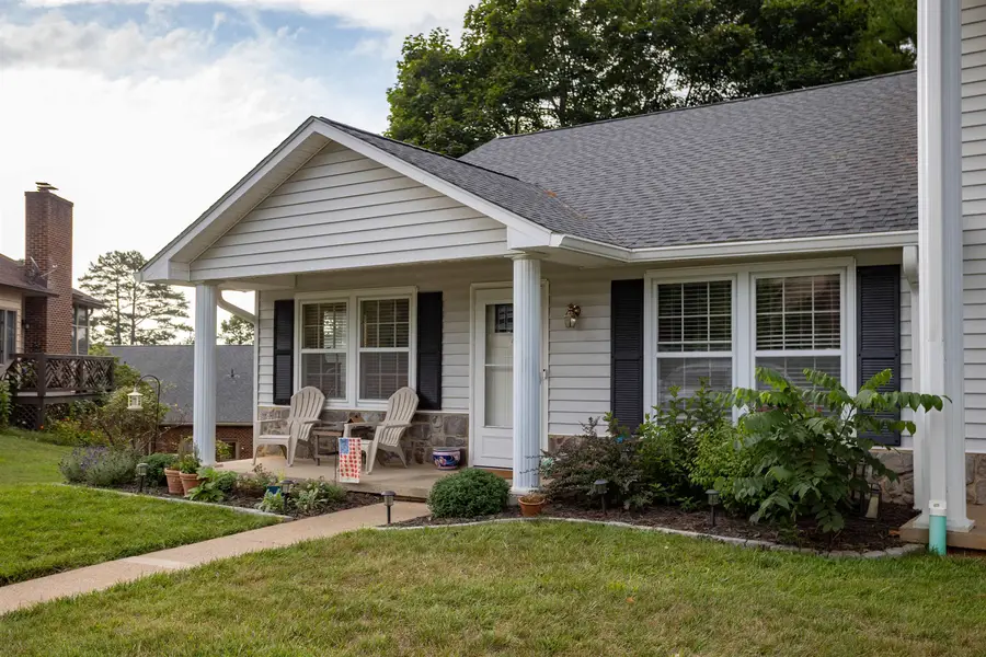 4 Shannon Pl, Staunton, VA 24401 - #3