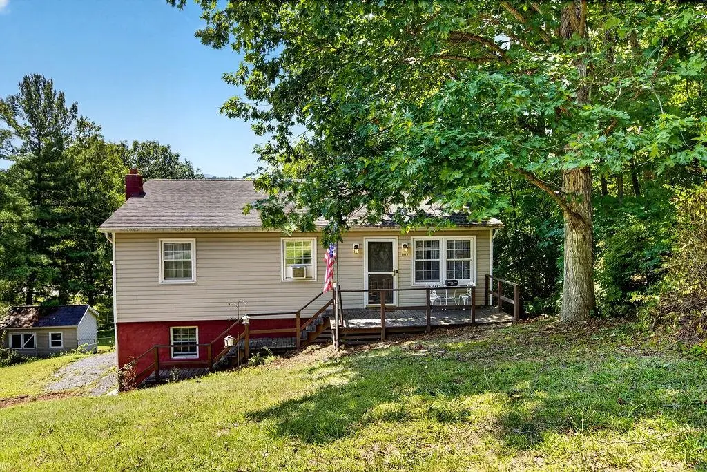1513 Shenandoah Ave, Waynesboro, VA 22980 - #1