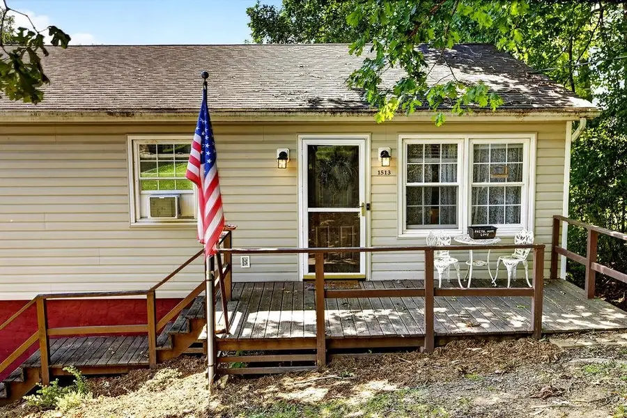 1513 Shenandoah Ave, Waynesboro, VA 22980 - #2