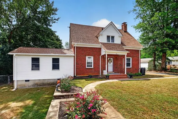 304 Oak Ln N, Waynesboro, VA 22980
