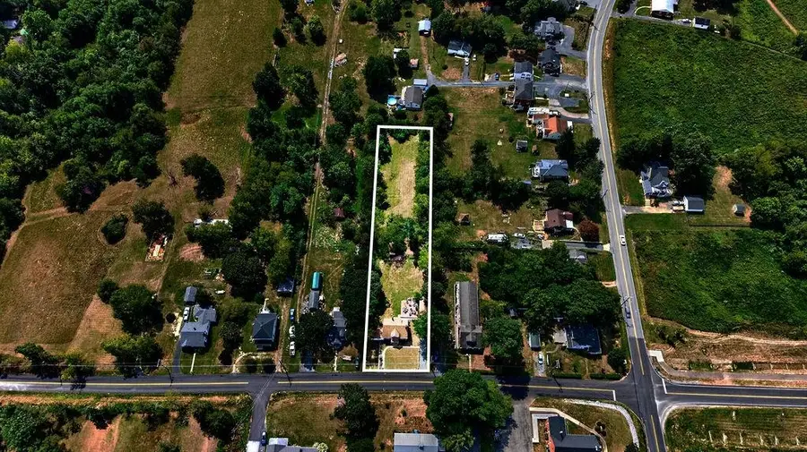 304 Oak Ln N, Waynesboro, VA 22980 - #2