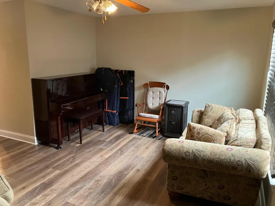 106 12th St, Grottoes, VA 24441 - #3