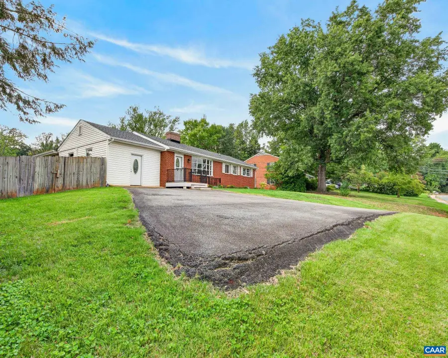 2219 Greenbrier Dr, Charlottesville, VA 22901 - #3