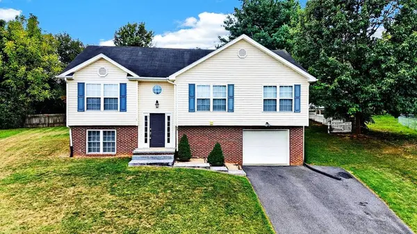 650 Edwardian Ln, Waynesboro, VA 22980