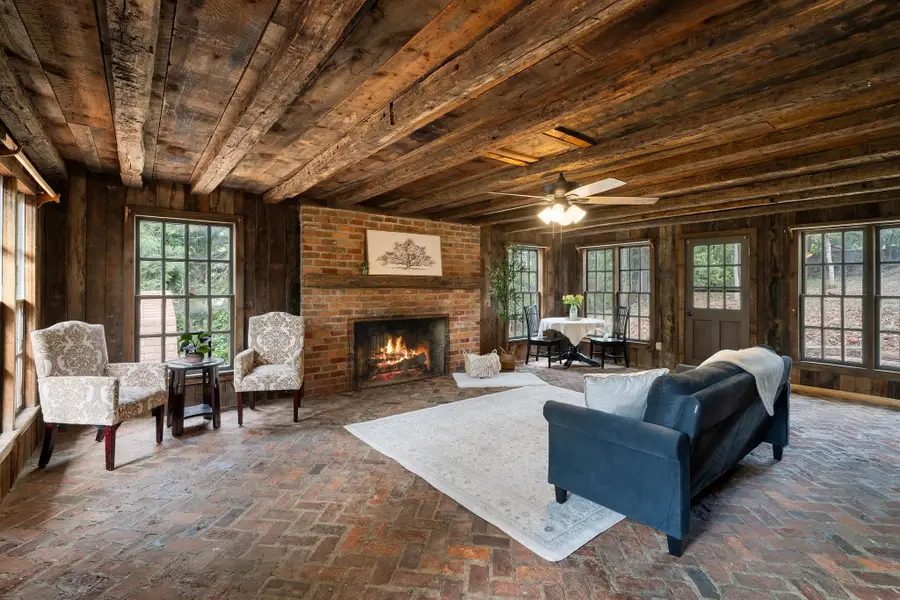 104 Greenwood Rd, Staunton, VA 24401 - #2