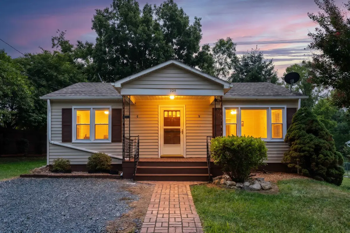 104 Baylor St, Staunton, VA 24401 - #1