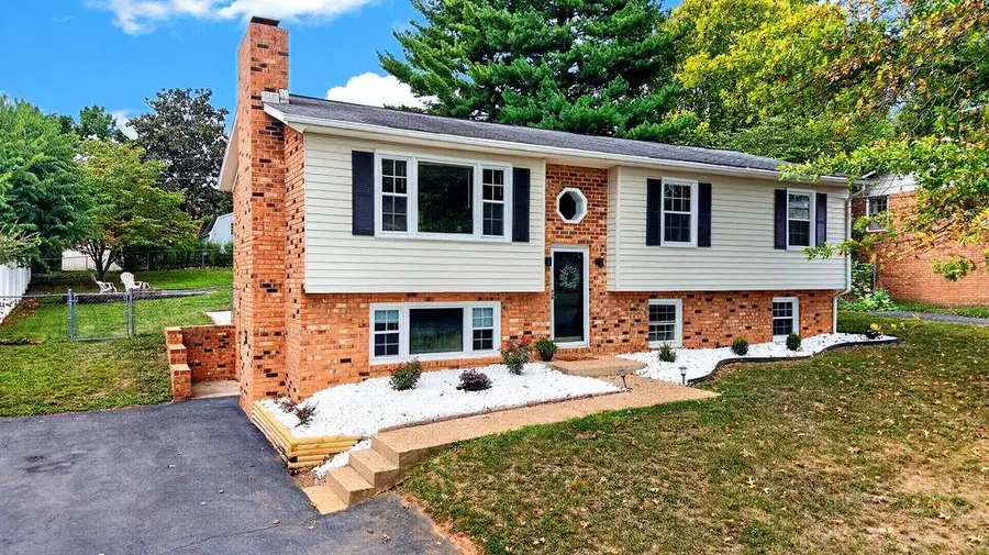 114 Mill Stone Dr, Verona, VA 24482 - #2