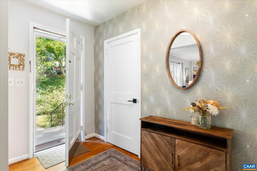 118 Woodstock Dr, Charlottesville, VA 22901 - #3