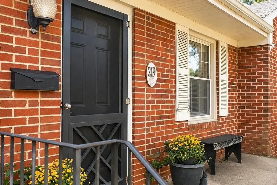 219 Robin Rd, Waynesboro, VA 22980 - #2