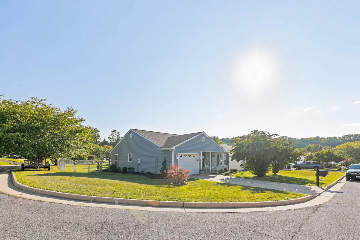 300 Greenwood Rd, Staunton, VA 24401 - #1