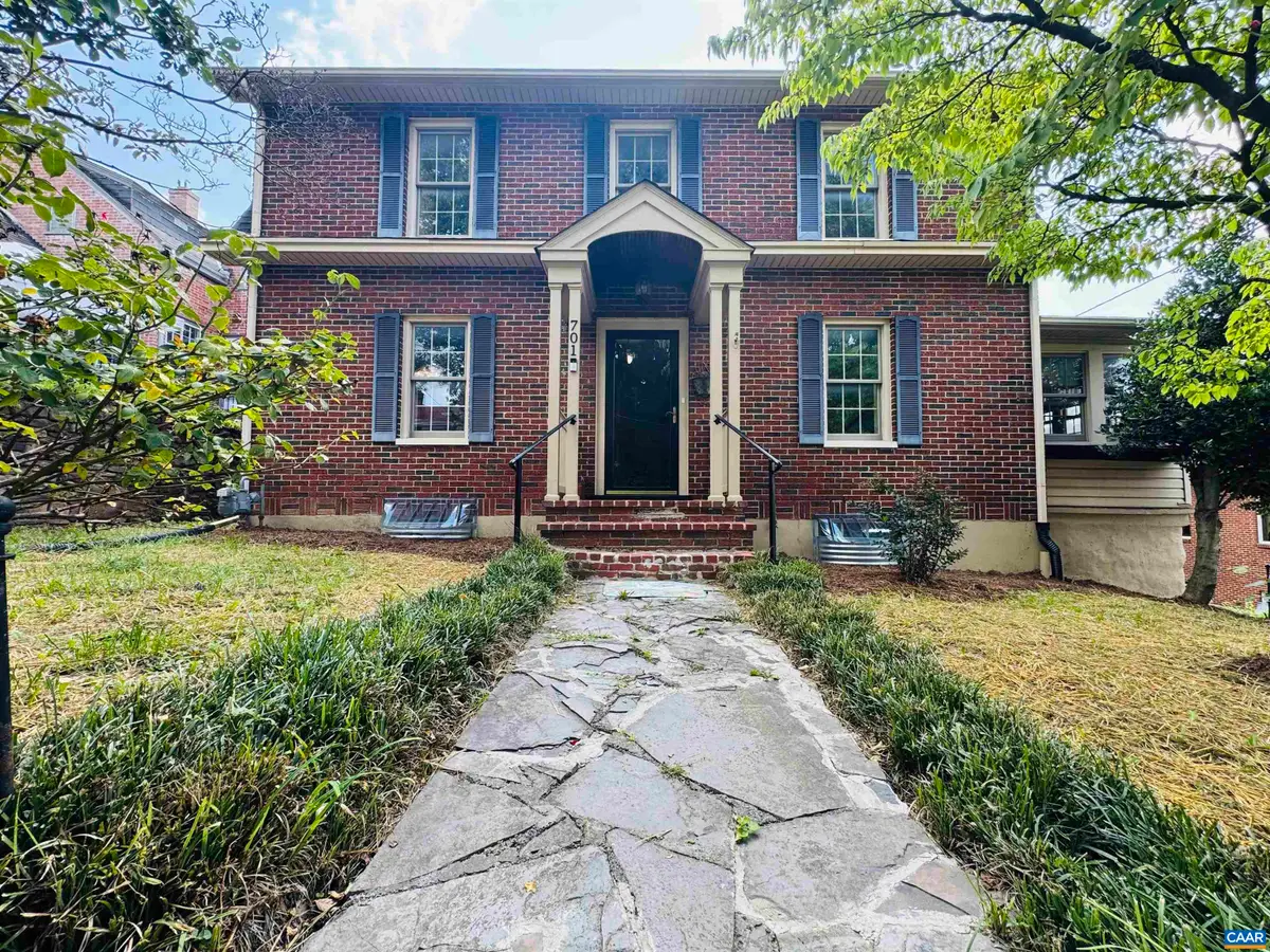 701 Donaghe St, Staunton, VA 24401 - #1