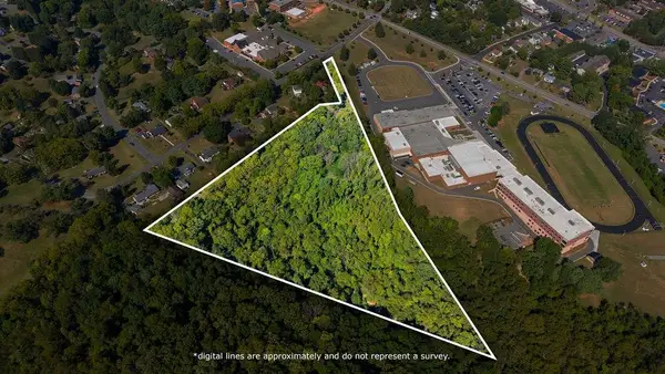 215 Taylor St, Staunton, VA 24401
